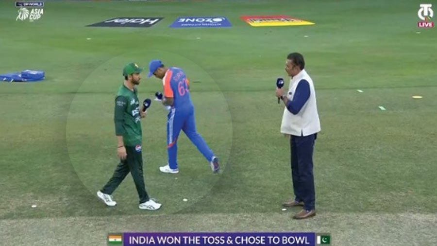 Suryakumar Yadav refusing handshake with Pakistan captain during Asia Cup Super Four toss